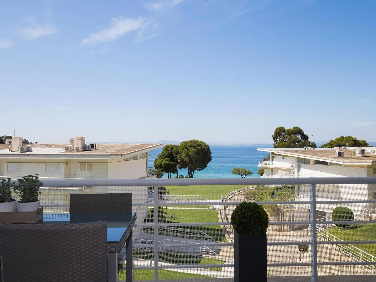Magnifico Apartamento Renovado En Primera Linea De Playa Con Terraza, Piscina Y Parking, Roses - Es-228-109 Spain