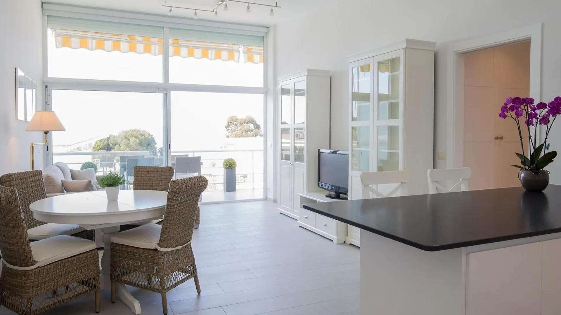 Appartement Magnifico Apartamento Renovado En Primera Linea De Playa Con Terraza, Piscina Y Parking, Roses - Es-228-109 Espagne