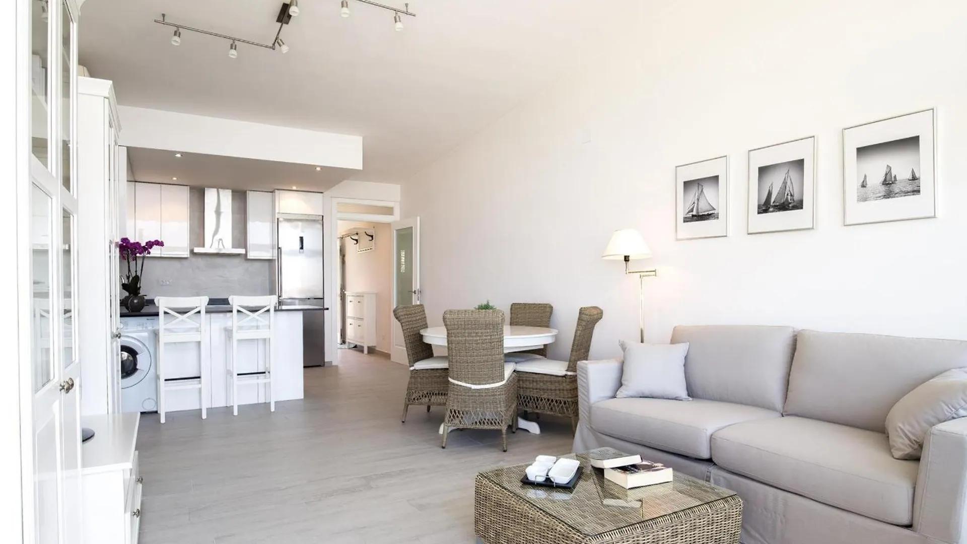 Appartement Magnifico Apartamento Renovado En Primera Linea De Playa Con Terraza, Piscina Y Parking, Roses - Es-228-109