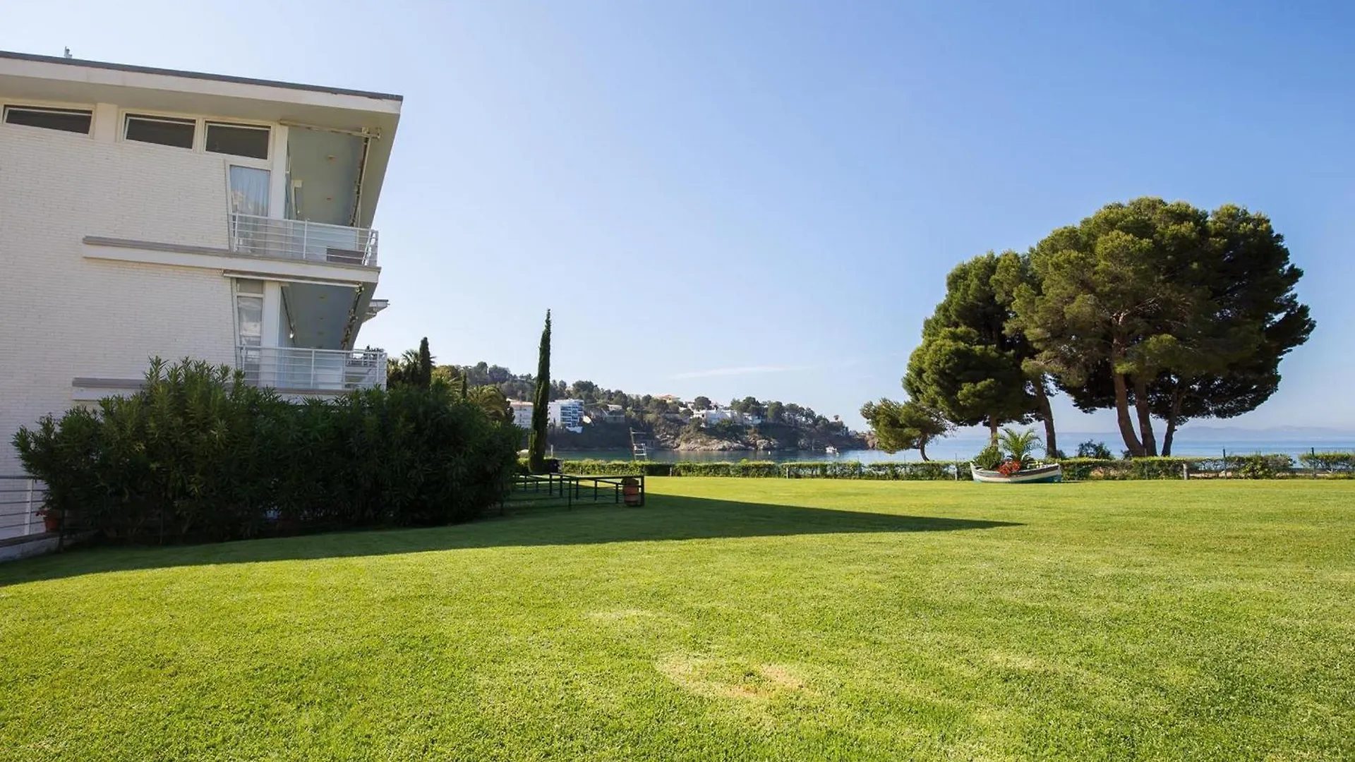 Appartement Magnifico Apartamento Renovado En Primera Linea De Playa Con Terraza, Piscina Y Parking, Roses - Es-228-109