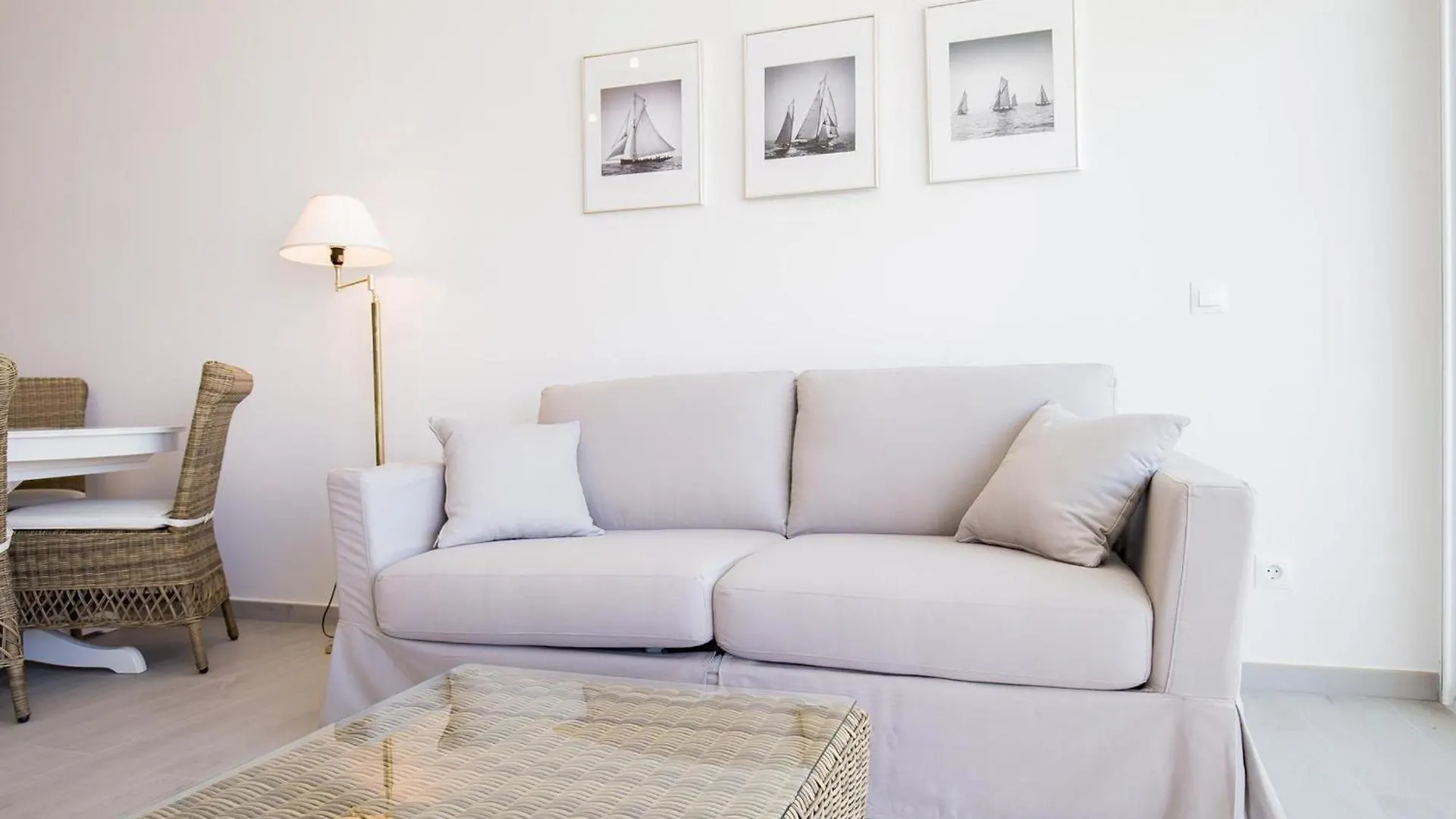 Magnifico Apartamento Renovado En Primera Linea De Playa Con Terraza, Piscina Y Parking, Roses - Es-228-109 Appartement