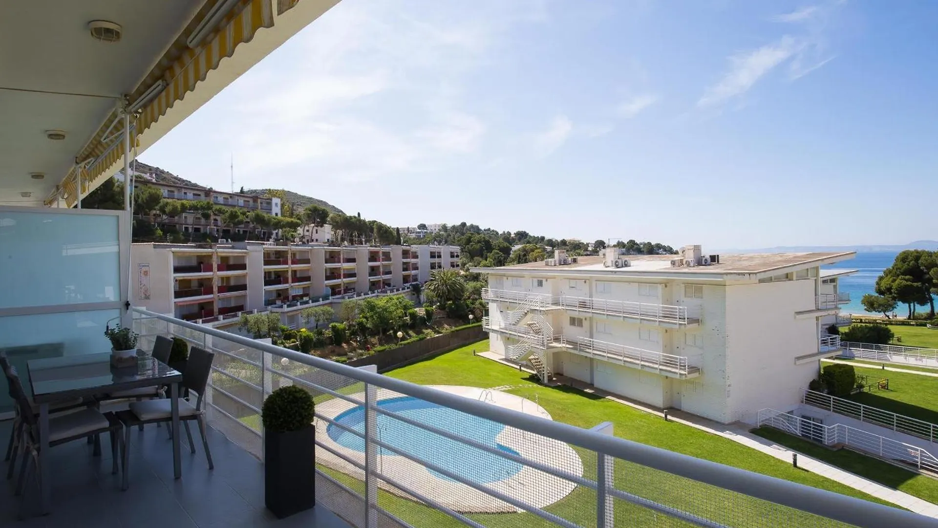 Appartement Magnifico Apartamento Renovado En Primera Linea De Playa Con Terraza, Piscina Y Parking, Roses - Es-228-109